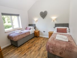 A bedroom with two single beds at Cadno in Llanybydder