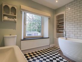 A bathroom with a bathtub and toilet at The Old Manor House in Lifton