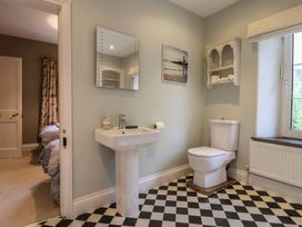 A bathroom with sink and toilet at The Old Manor House in Lifton