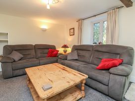 A living room with sofas and a coffee table at Honey Cottage Ilfracombe