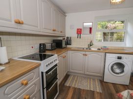A kitchen with appliances and storage at Ysgoldy in Dolwyddelan
