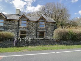 A house with stone walls and windows at Ysgoldy in Dolwyddelan