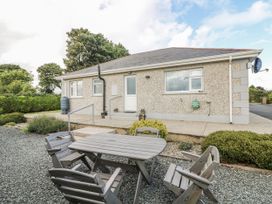 A house with a table and chairs in the garden at Dunbrody Dreams