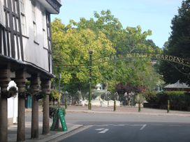 An outdoor view of Royal Avenue Gardens with a fountain and trees at 3 Keepers Cottage