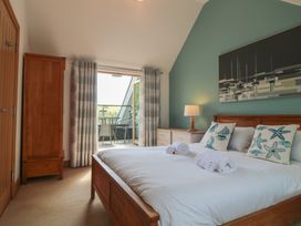 A bedroom with a bed and wardrobe at 3 Keepers Cottage, Hillfield Village
