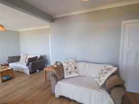 A living room with sofas and a coffee table at Floraville