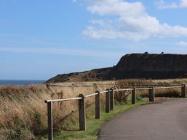 A path along a cliff edge with a view of the ocean at Floraville