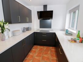 A kitchen with cabinets and appliances at Harran in Pershore