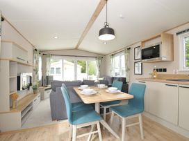 A dining area with a table and chairs at Eden Way 47