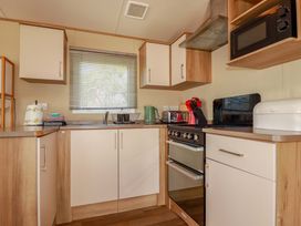 A kitchen with appliances and storage at The Oakley in Par
