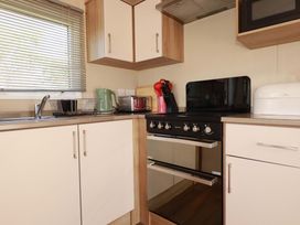 A kitchen with appliances including a kettle and toaster at The Oakley in Par