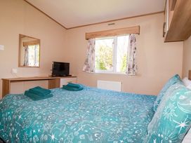 A bedroom with a bed and television at The Oakley in Par