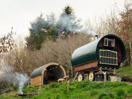 An outdoor area with a caravan and kitchen in Goldfinch, Launceston