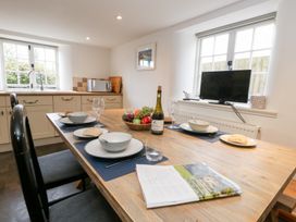 A kitchen with dining table set for four at Bubbs Cottage