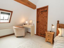 A bedroom with a desk and chair at Bubbs Cottage