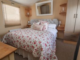 Caravan 596 - North Wales - 1183238 - thumbnail photo 14