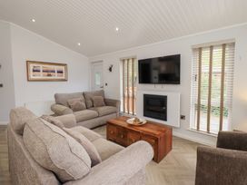 A living room with a sofa and coffee table at Laughing Duck in Troutbeck Bridge