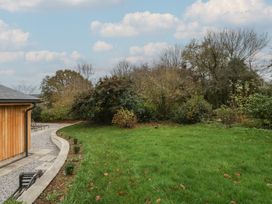 A garden with grass and trees at a 3 bed property 