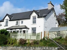 A house with a garden and fence at Haulfryn Dolwyddelan