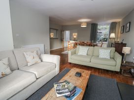 A living room with sofas and a dining area at Haulfryn Dolwyddelan