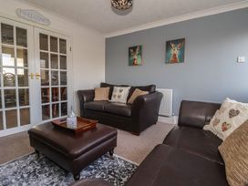 A living room with sofas and a coffee table at Forget Me Not Cottage in Hull