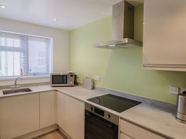 A kitchen with sink and microwave at Arum in Portland Bill