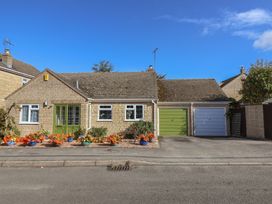 A bungalow with a green door and garages at Evergreen in Broadway