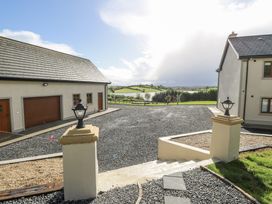 An outdoor area with a house, garage, and lamps at Woodlawn Retreat in Portanure near Lough Gowna