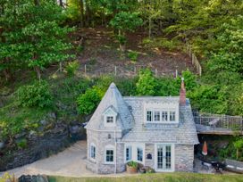 An outdoor area with a cottage and surrounding trees at Rookery Cottage in Lynton