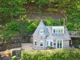 A cottage surrounded by trees and garden at Rookery Cottage in Lynton