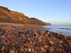 A beach with pebbles and cliffs at Cherry Pip in Charmouth