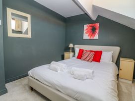 A bedroom with a bed and bedside tables at 3 Marinas side Malton