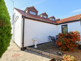 An outdoor area with seating and plants at West Cottage in East Knapton near Rillington