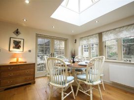 A dining area with a table and chairs at The Coach House in Burford