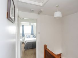 A hallway with a view into a bedroom at Cilan - 2 Ty'n Don Llanengan near Abersoch