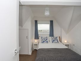 A bedroom with a bed and bedside tables at Cilan - 2 Ty'n Don Llanengan near Abersoch