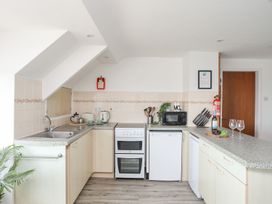 A kitchen with various appliances and utensils at Ysgo - 6 Ty'n Don in Abersoch