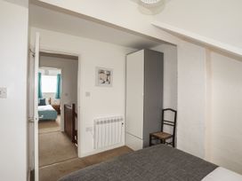 A bedroom with a bed and wardrobe at Fadrun - 3 Ty'n Don