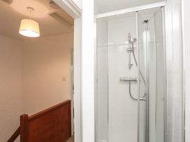 A shower within a bathroom at Penrhyn - 4 Ty'n Don