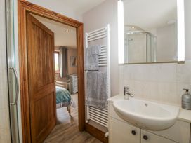 A bathroom with a sink and towels at Bluebell Cottage