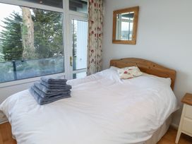 A bedroom with a bed and towels at 20 Heath Court in Brixham