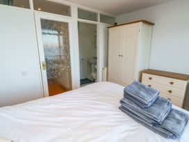 A bedroom with towels on the bed at 20 Heath Court in Brixham
