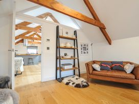 A living room with wooden beams and a shelf at The Dairy in 