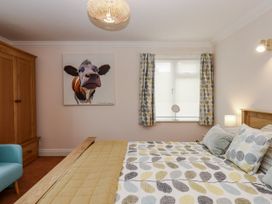 A bedroom with a bed and wardrobe at 8 Thurlestone Rock in Kingsbridge