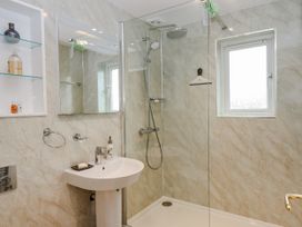 A bathroom featuring a shower and washbasin at 8 Thurlestone Rock in Kingsbridge