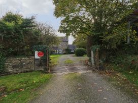 An entrance with a gate leading to a house at Ivy Court in Clarbeston Road