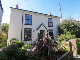 A house with plants and windows at Pedn Brose near Mousehole