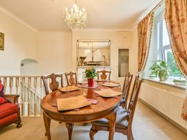 A dining room with a table and chairs at Muntham Luxury Town House with Hot Tub in Torquay