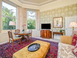 A living room with a table and chairs at Muntham Deluxe Apartment 3 in Torquay