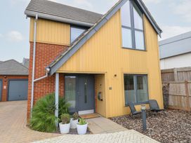 A house with a front garden and pathway at Manor Park View in Norwich
